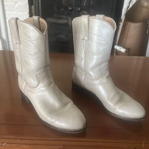 Vintage White Pearl Justin Ropers. like new. 5D inside but I can wear - I’m a 7
